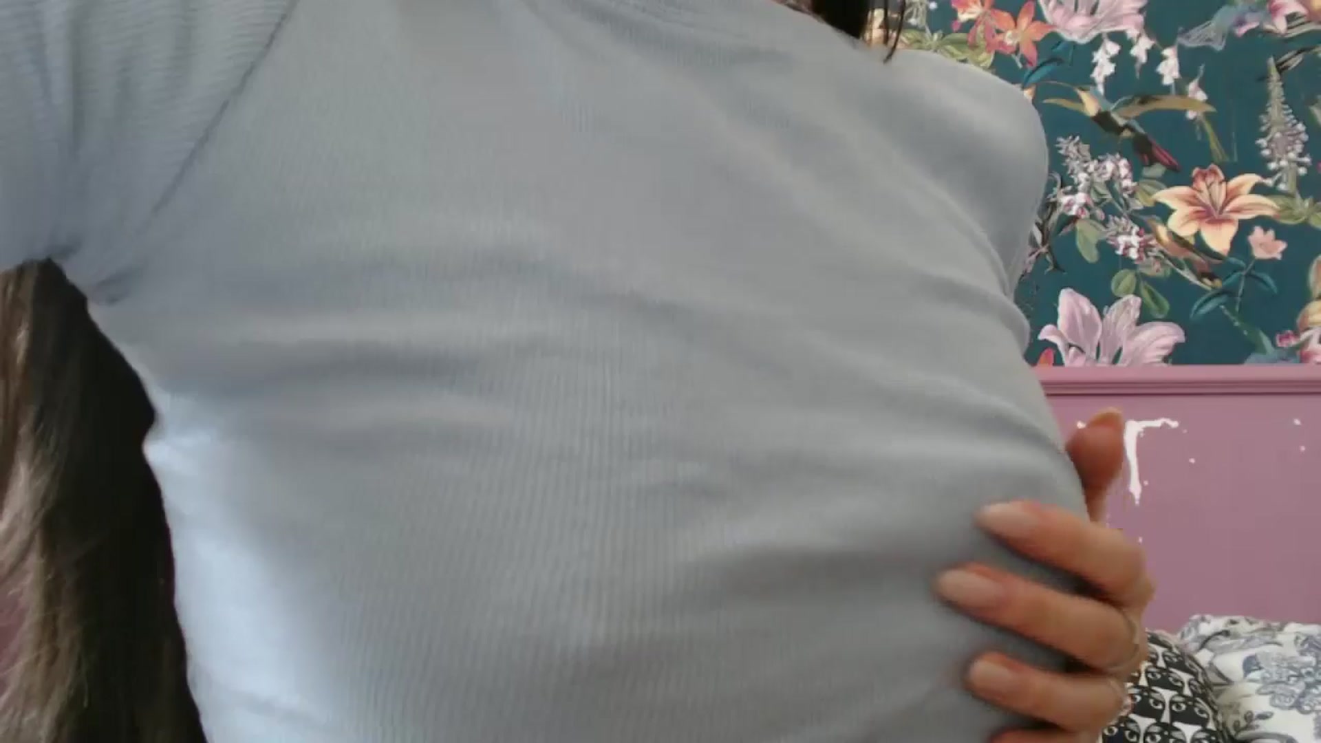 Gallery image thumbnail from ElsieF_'s myfreecams stream on, 10/04/2025, 09:00 image 2 of 20