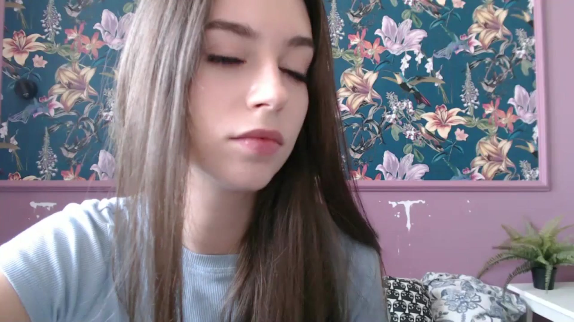 Gallery image thumbnail from ElsieF_'s myfreecams stream on, 10/04/2025, 09:00 image 10 of 20