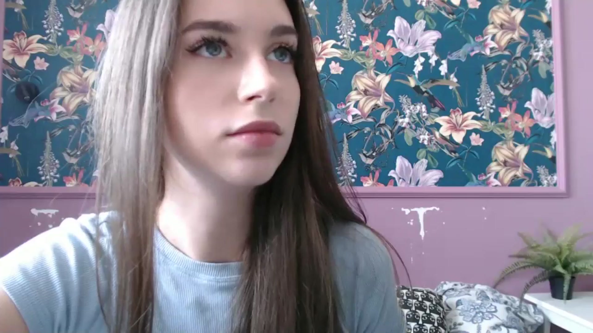 Gallery image thumbnail from ElsieF_'s myfreecams stream on, 10/04/2025, 09:00 image 11 of 20