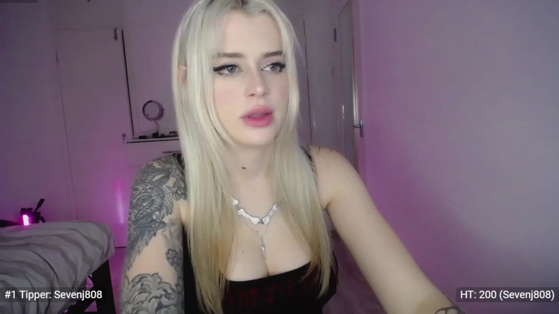 Gallery image thumbnail from Elsie_Marina's myfreecams stream on, 11/19/2022, 03:11 image 2 of 20