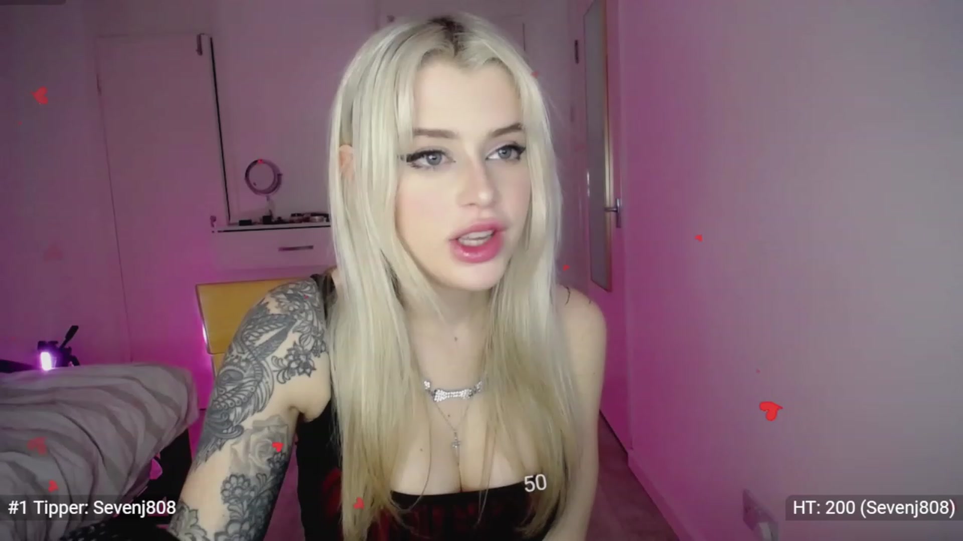 Gallery image thumbnail from Elsie_Marina's myfreecams stream on, 11/19/2022, 03:11 image 13 of 20