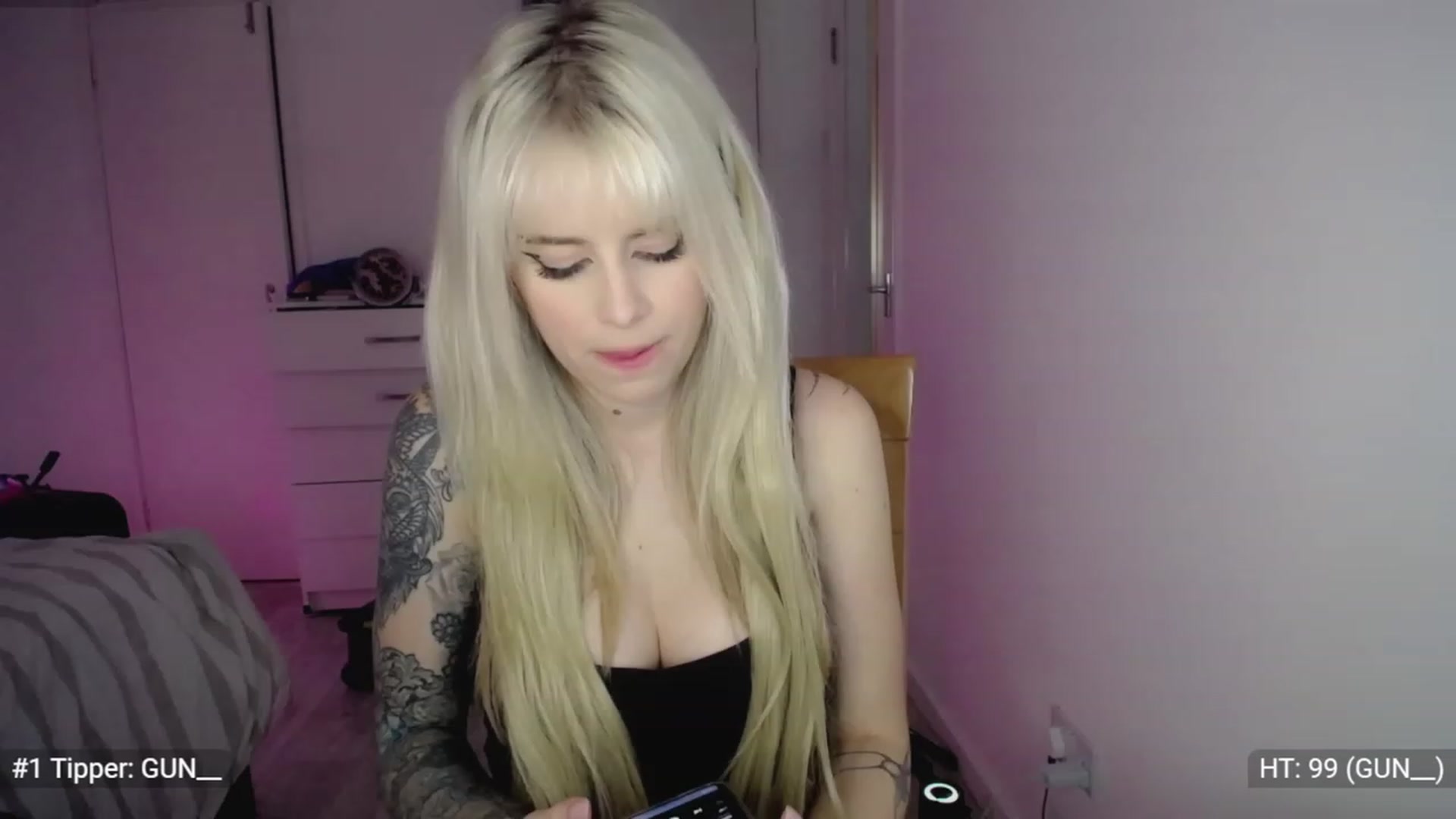 Gallery image thumbnail from Elsie_Marina's myfreecams stream on, 11/22/2022, 24:01 image 11 of 20