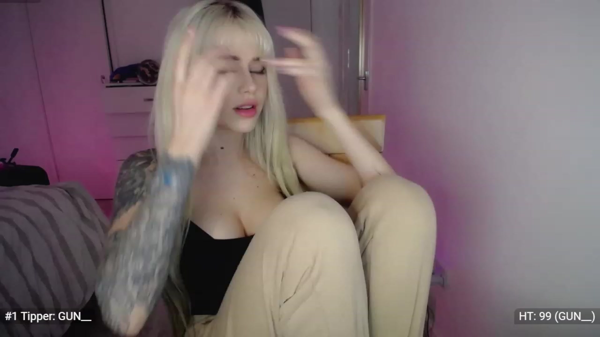 Gallery image thumbnail from Elsie_Marina's myfreecams stream on, 11/22/2022, 24:01 image 4 of 20