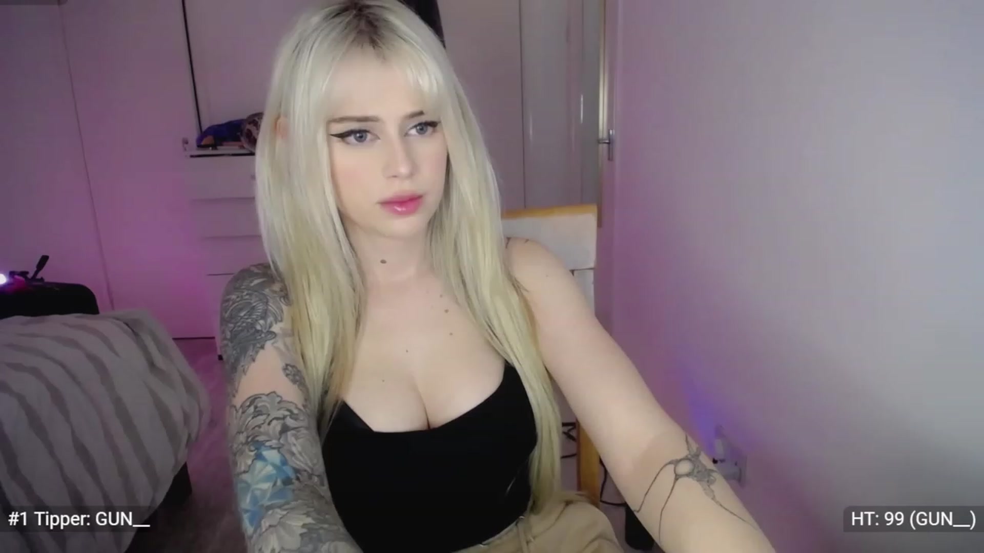 Gallery image thumbnail from Elsie_Marina's myfreecams stream on, 11/22/2022, 24:01 image 18 of 20