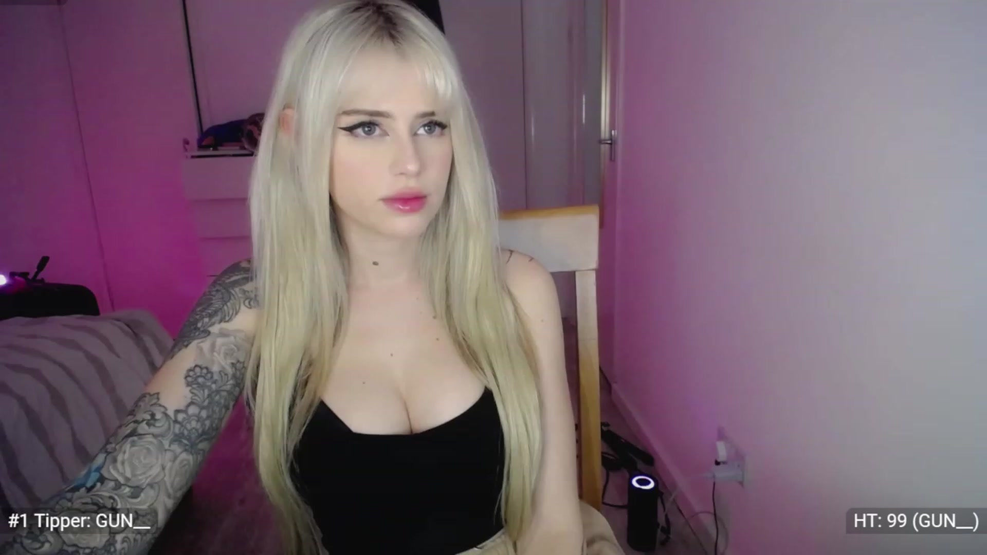 Gallery image thumbnail from Elsie_Marina's myfreecams stream on, 11/22/2022, 24:01 image 19 of 20