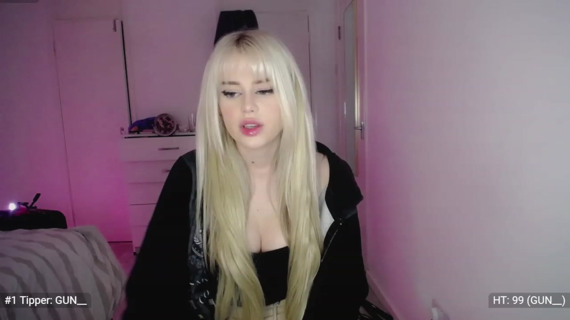 Gallery image thumbnail from Elsie_Marina's myfreecams stream on, 11/22/2022, 24:28 image 18 of 20