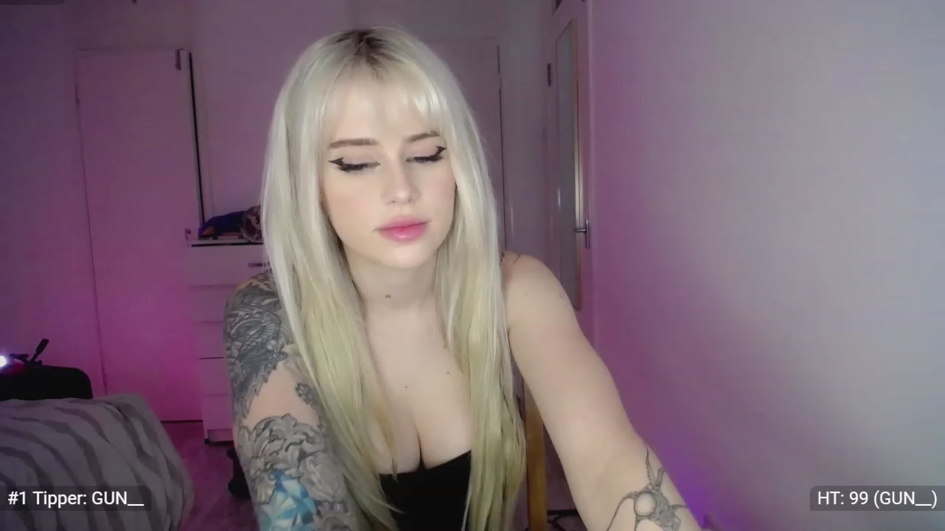 Gallery image thumbnail from Elsie_Marina's myfreecams stream on, 11/22/2022, 24:28 image 9 of 20