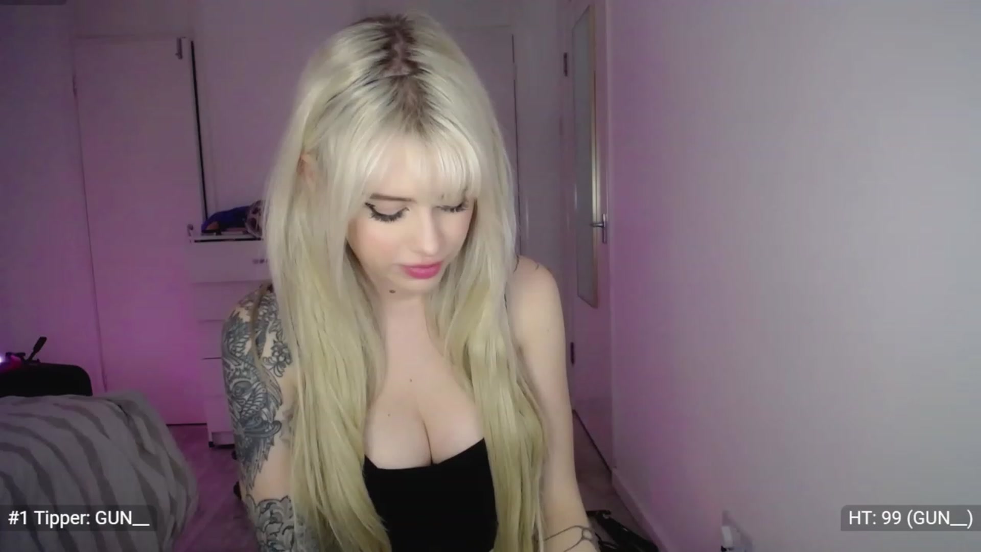 Gallery image thumbnail from Elsie_Marina's myfreecams stream on, 11/22/2022, 24:28 image 4 of 20