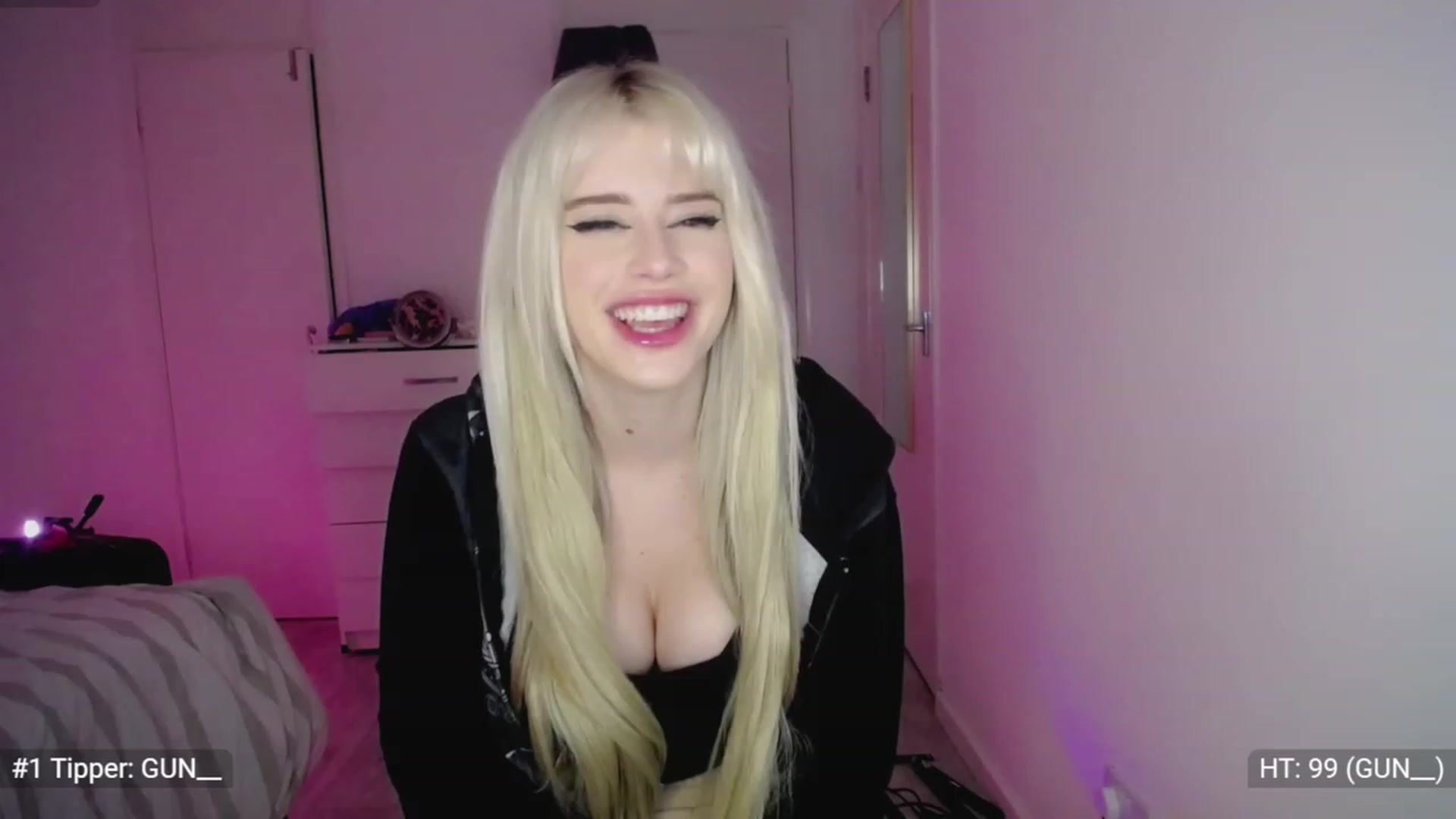Gallery image thumbnail from Elsie_Marina's myfreecams stream on, 11/22/2022, 24:28 image 16 of 20