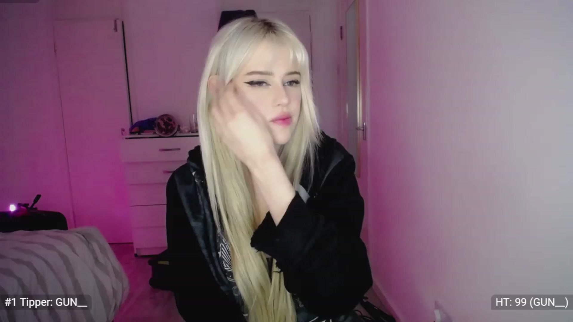 Gallery image thumbnail from Elsie_Marina's myfreecams stream on, 11/22/2022, 24:28 image 14 of 20