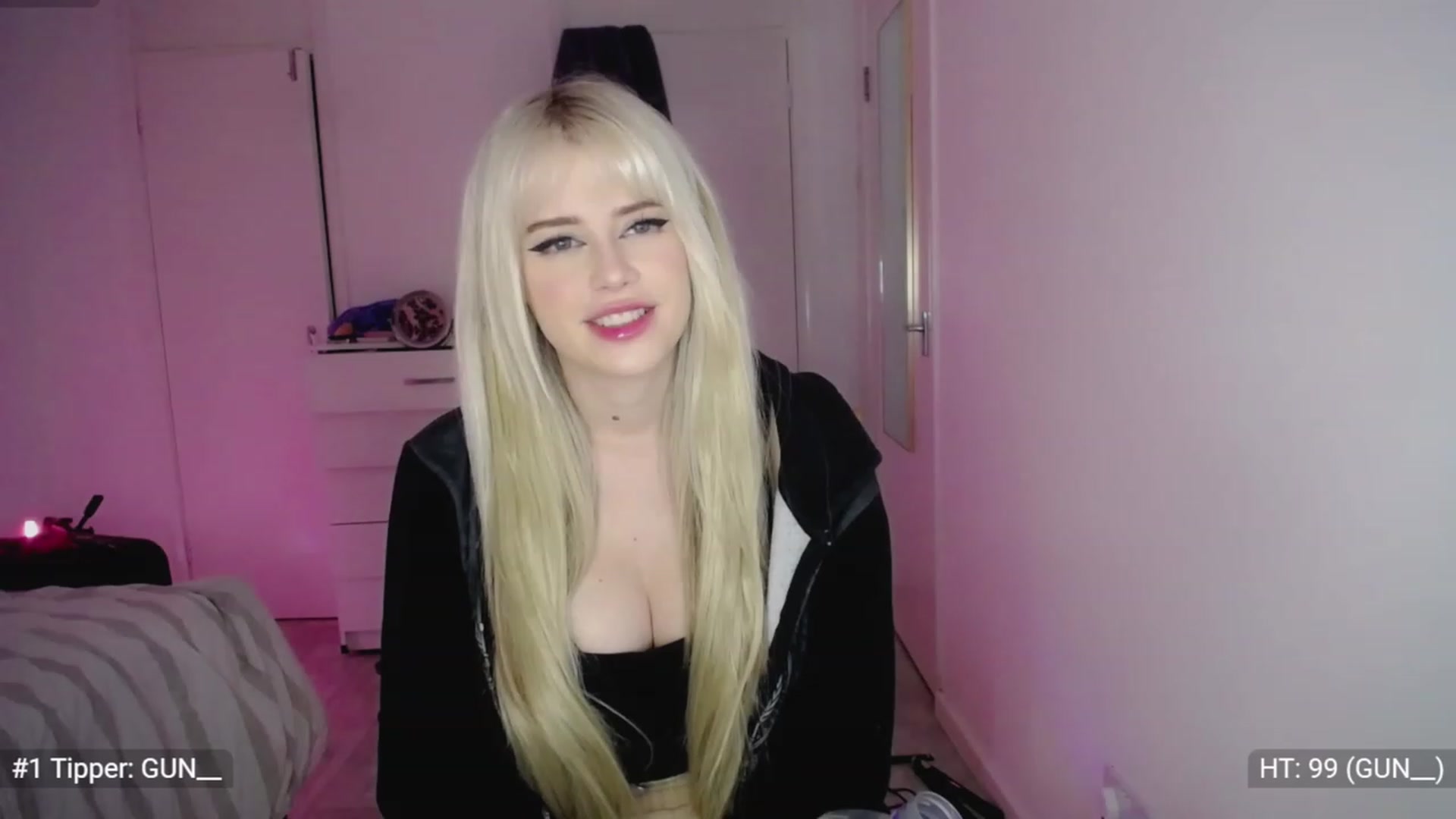 Gallery image thumbnail from Elsie_Marina's myfreecams stream on, 11/22/2022, 24:28 image 19 of 20