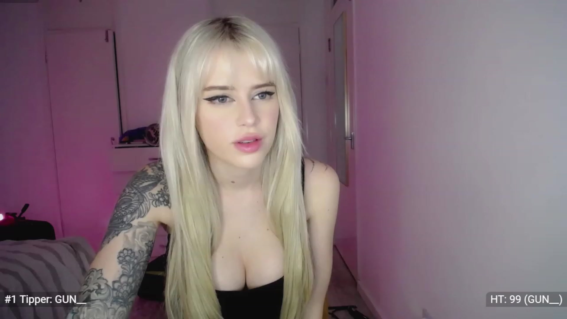 Gallery image thumbnail from Elsie_Marina's myfreecams stream on, 11/22/2022, 24:28 image 10 of 20