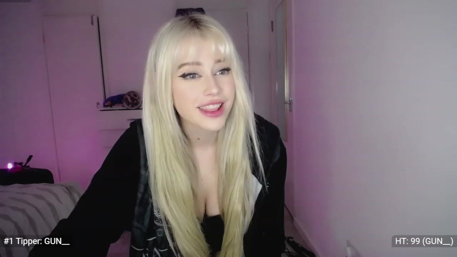 Gallery image thumbnail from Elsie_Marina's myfreecams stream on, 11/22/2022, 24:28 image 15 of 20