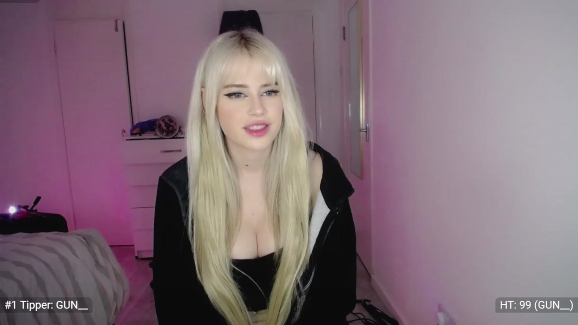 Gallery image thumbnail from Elsie_Marina's myfreecams stream on, 11/22/2022, 24:28 image 20 of 20