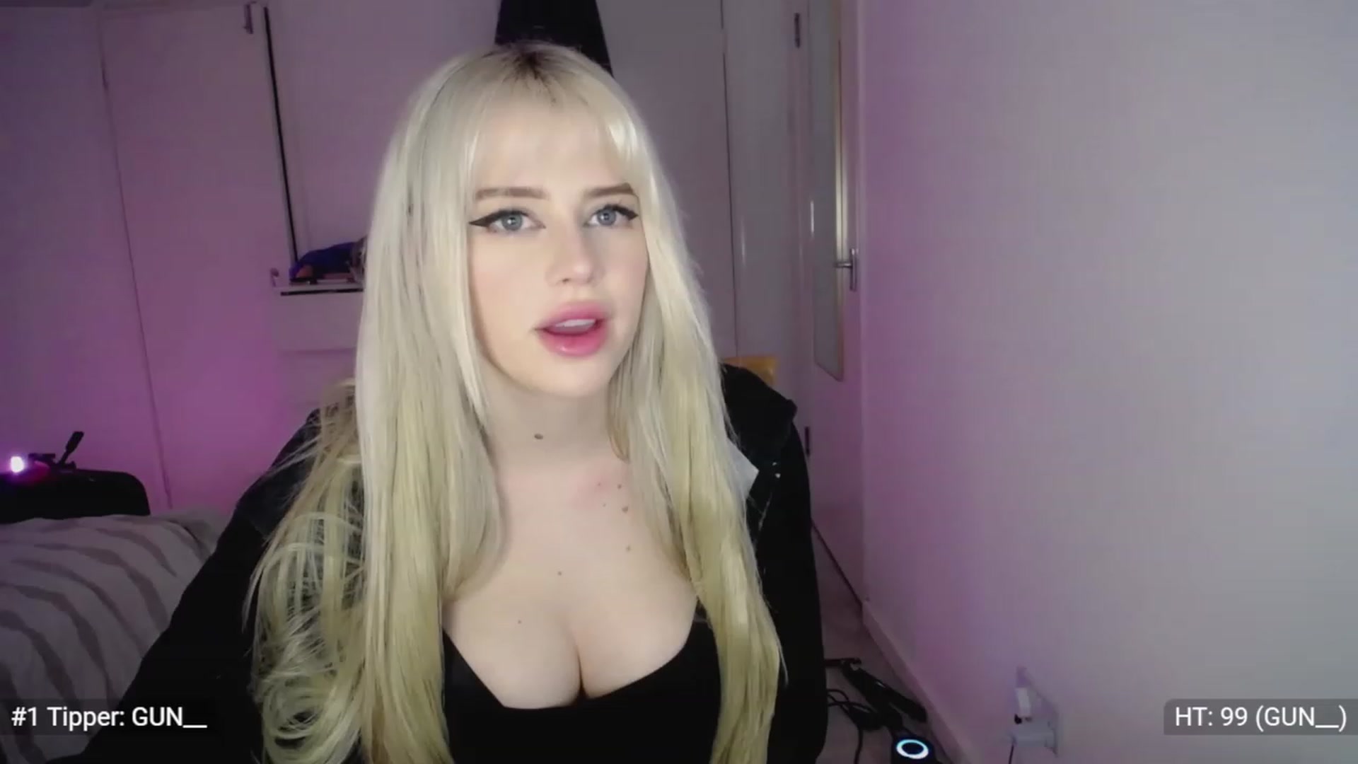 Gallery image thumbnail from Elsie_Marina's myfreecams stream on, 11/22/2022, 24:43 image 18 of 20
