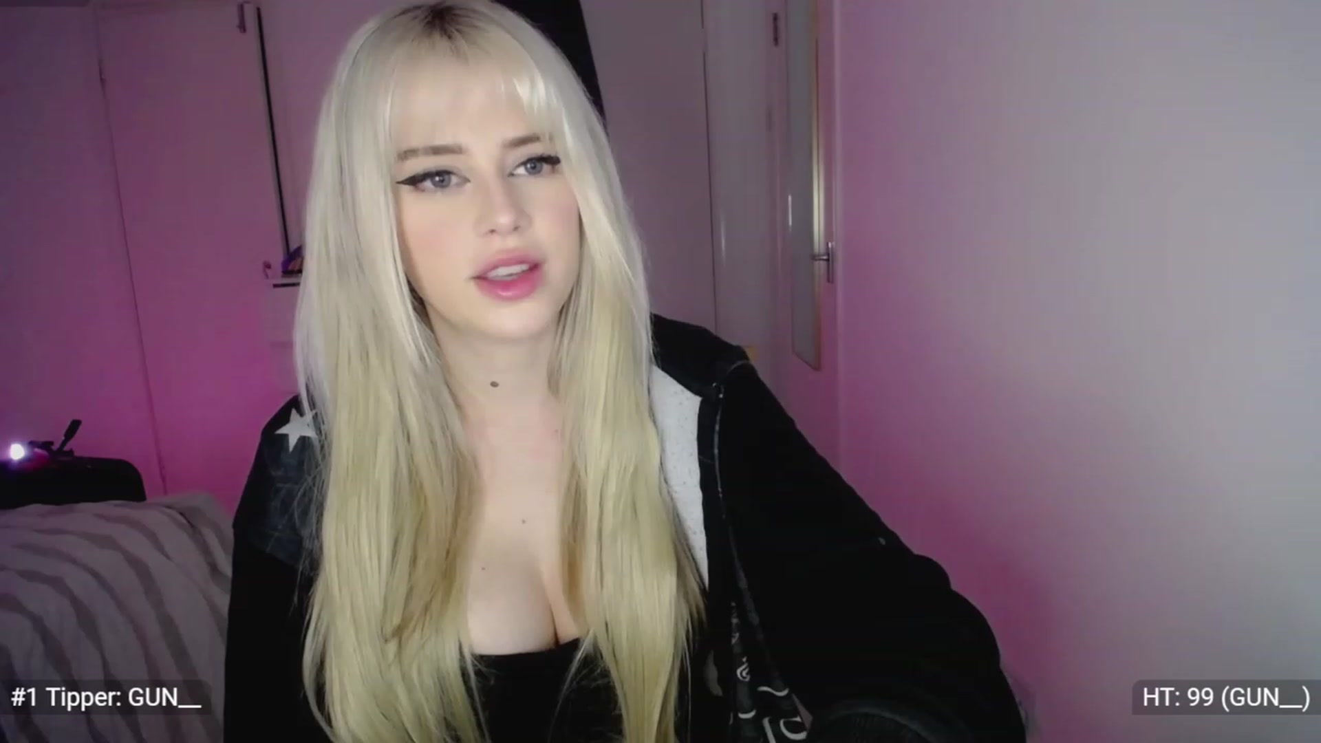 Gallery image thumbnail from Elsie_Marina's myfreecams stream on, 11/22/2022, 24:43 image 19 of 20