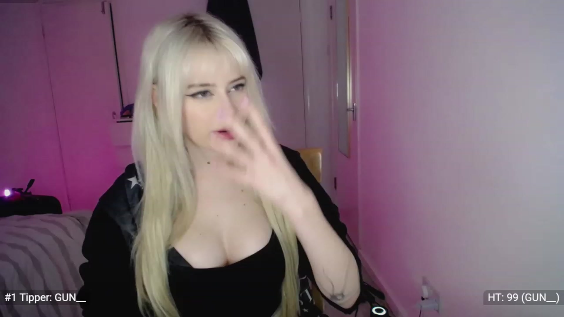 Gallery image thumbnail from Elsie_Marina's myfreecams stream on, 11/22/2022, 24:43 image 16 of 20