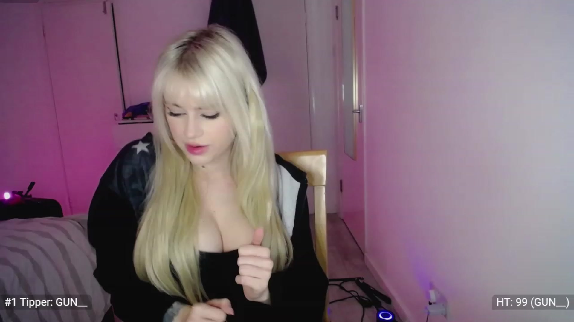 Gallery image thumbnail from Elsie_Marina's myfreecams stream on, 11/22/2022, 24:43 image 20 of 20