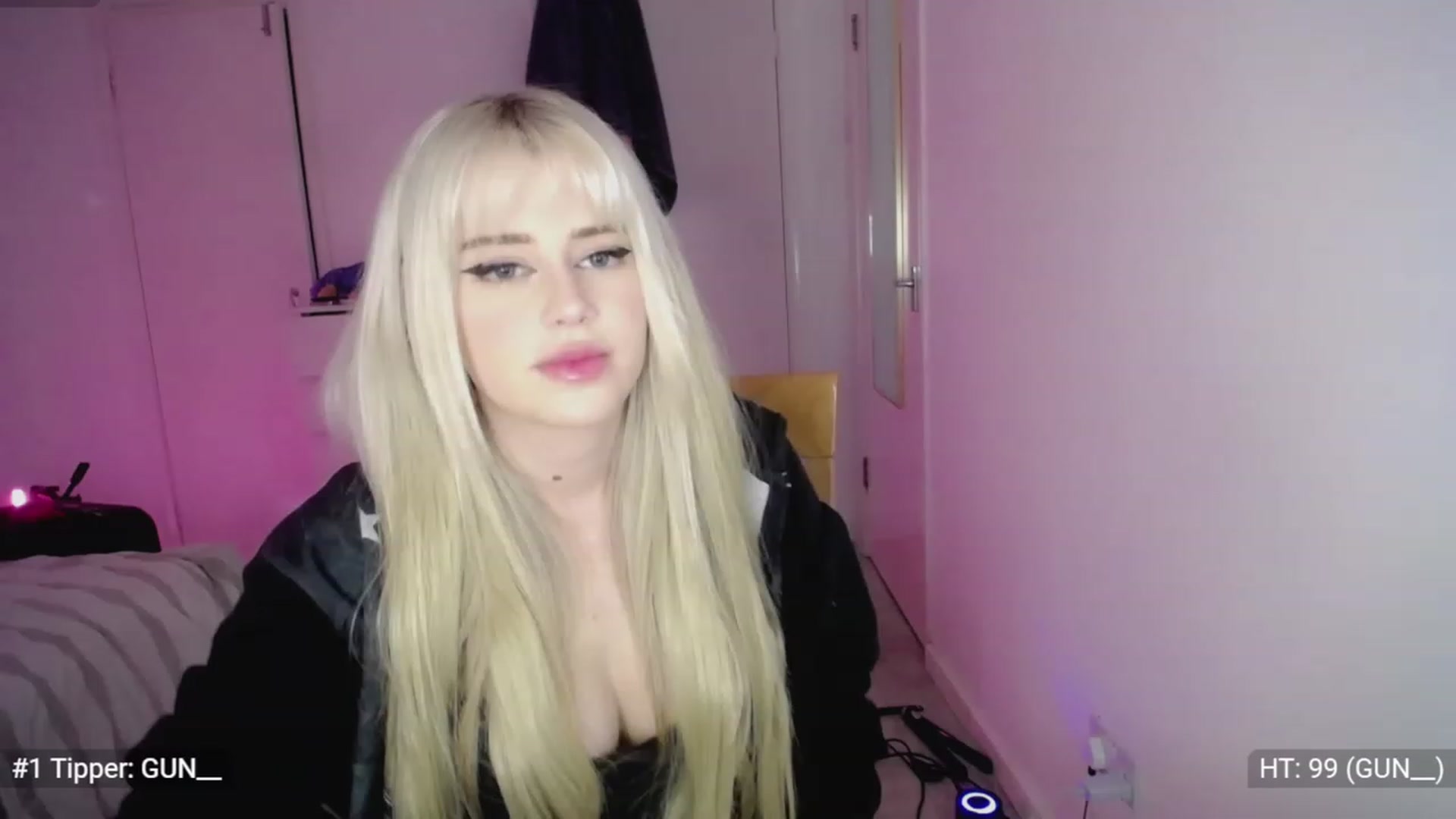 Gallery image thumbnail from Elsie_Marina's myfreecams stream on, 11/22/2022, 24:43 image 13 of 20