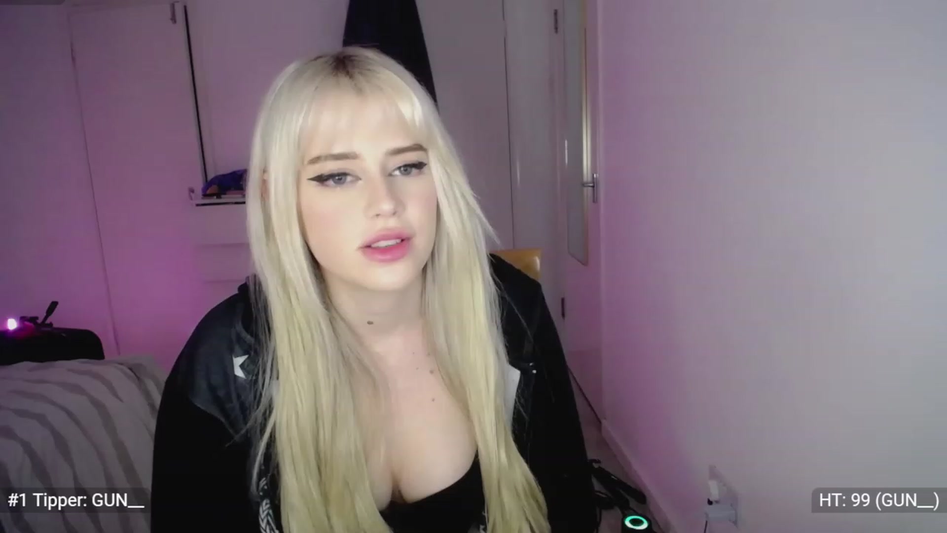 Gallery image thumbnail from Elsie_Marina's myfreecams stream on, 11/22/2022, 24:43 image 14 of 20