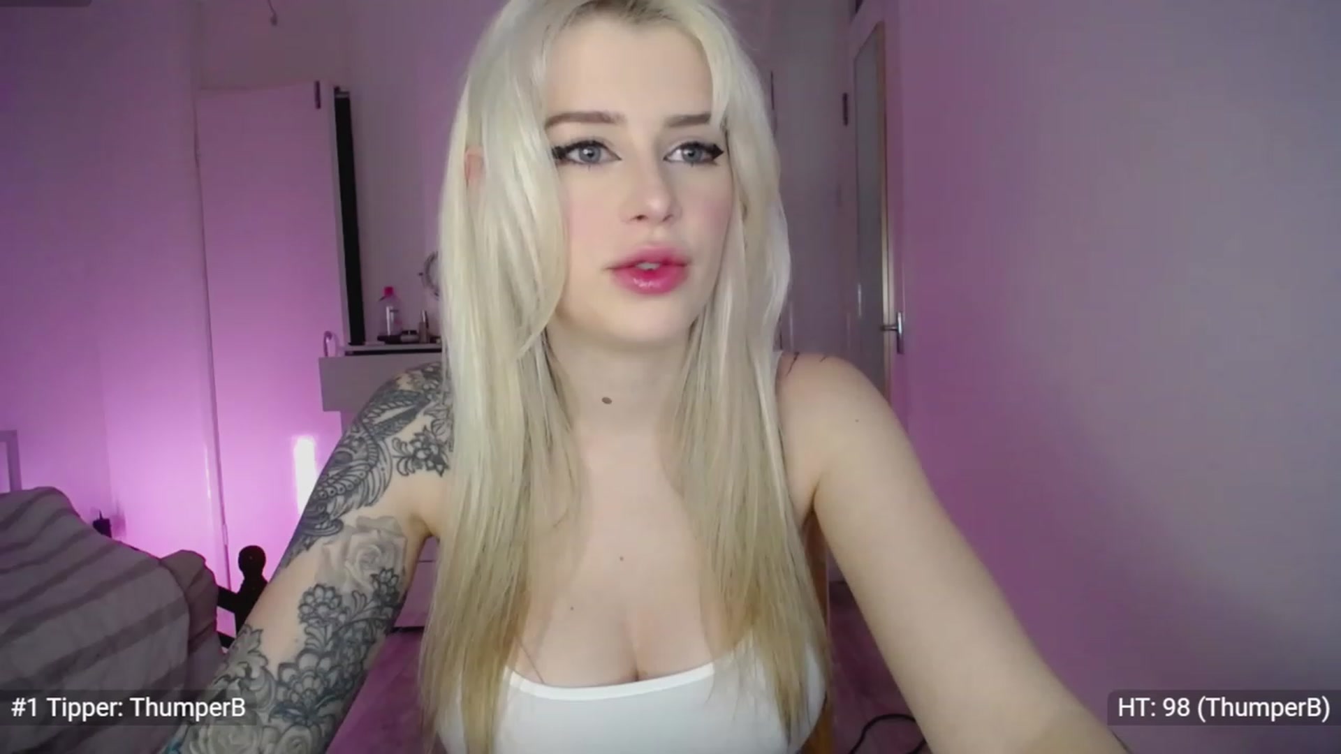 Gallery image thumbnail from Elsie_Marina's myfreecams stream on, 12/10/2022, 02:13 image 19 of 20