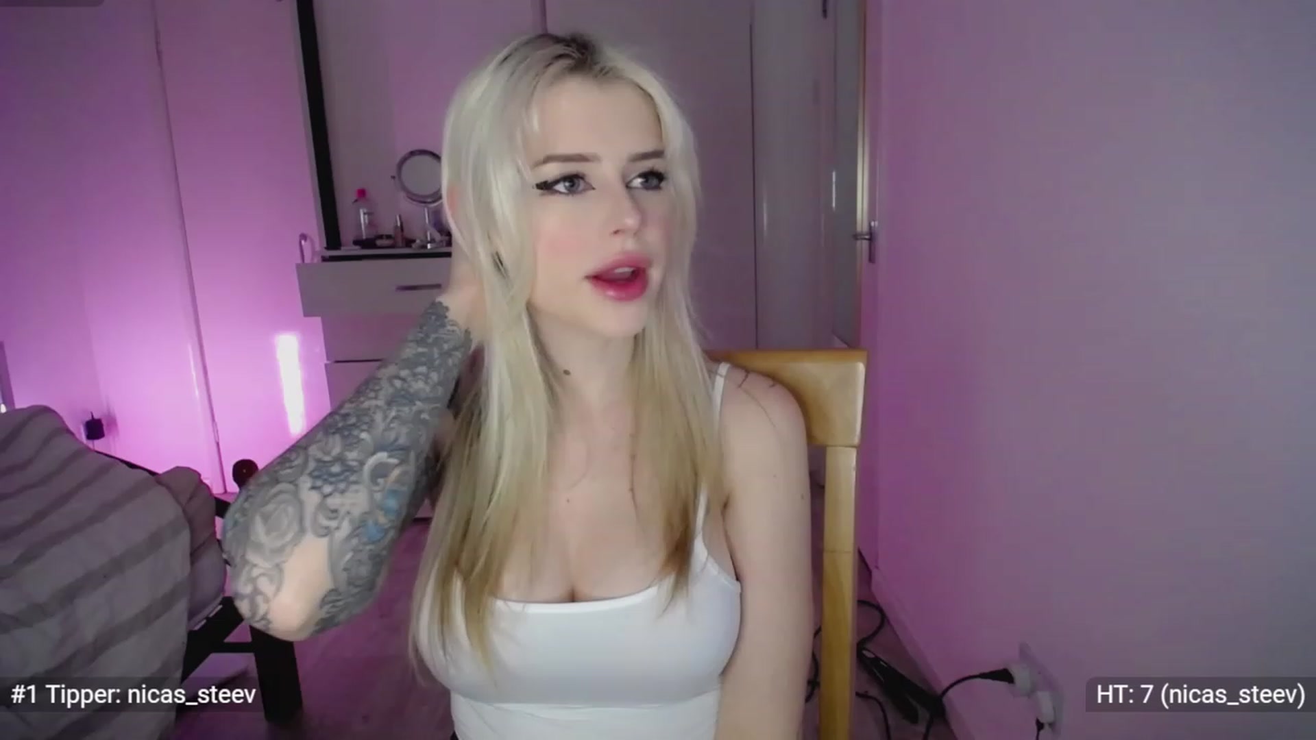 Gallery image thumbnail from Elsie_Marina's myfreecams stream on, 12/10/2022, 02:13 image 4 of 20