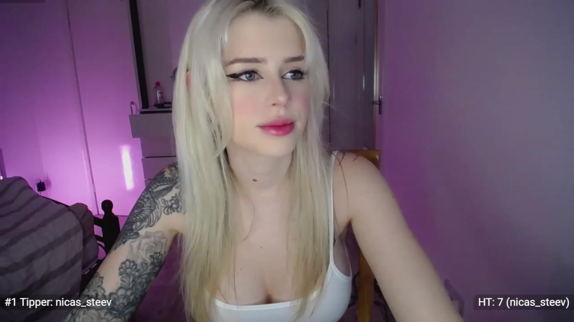 Gallery image thumbnail from Elsie_Marina's myfreecams stream on, 12/10/2022, 02:13 image 6 of 20
