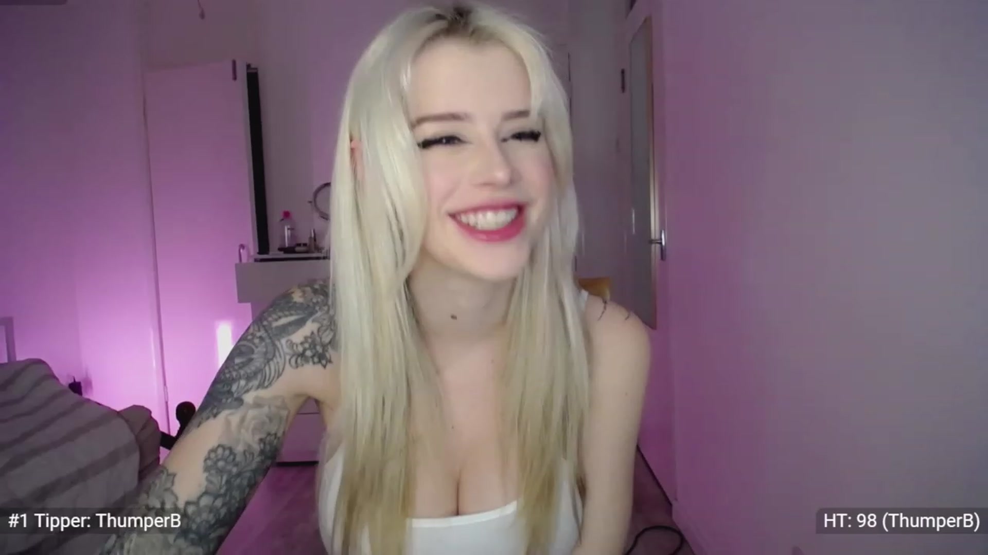 Gallery image thumbnail from Elsie_Marina's myfreecams stream on, 12/10/2022, 02:13 image 20 of 20