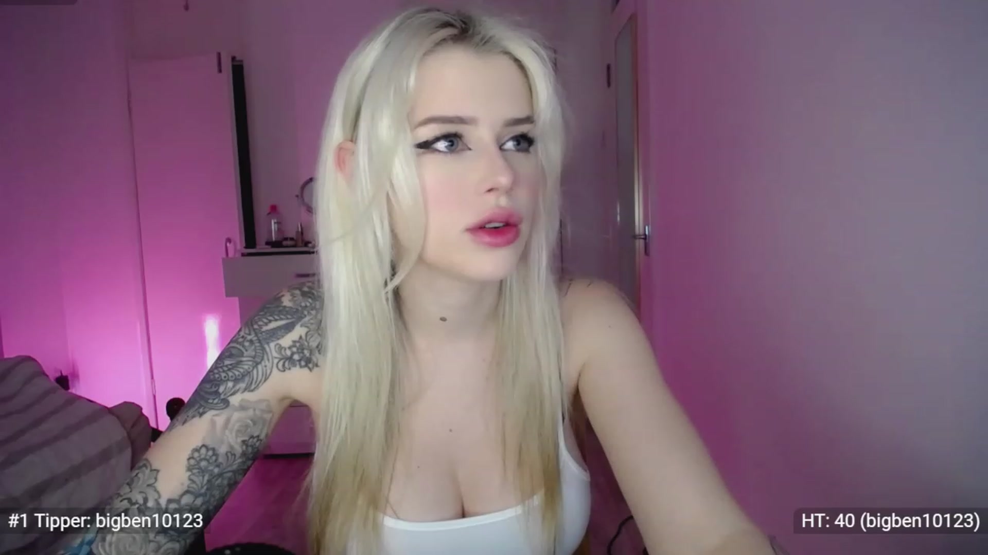 Gallery image thumbnail from Elsie_Marina's myfreecams stream on, 12/10/2022, 02:13 image 10 of 20