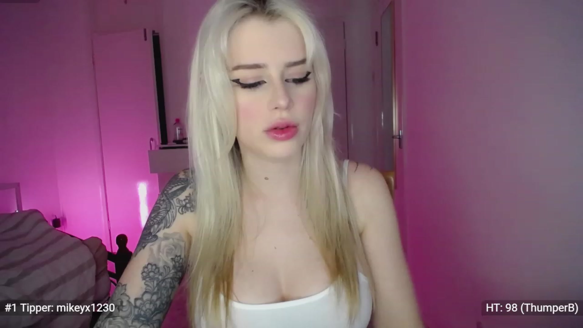 Gallery image thumbnail from Elsie_Marina's myfreecams stream on, 12/10/2022, 03:21 image 3 of 20