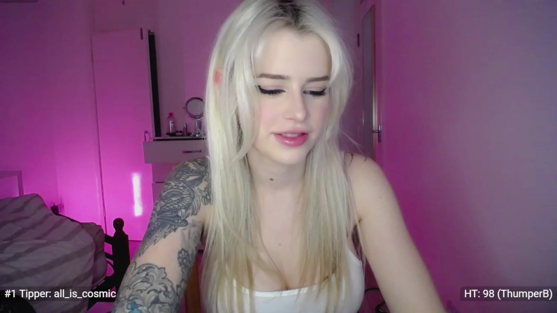 Gallery image thumbnail from Elsie_Marina's myfreecams stream on, 12/10/2022, 03:21 image 9 of 20