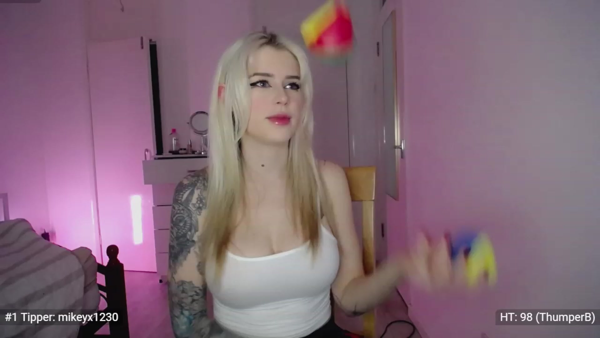 Gallery image thumbnail from Elsie_Marina's myfreecams stream on, 12/10/2022, 03:21 image 2 of 20