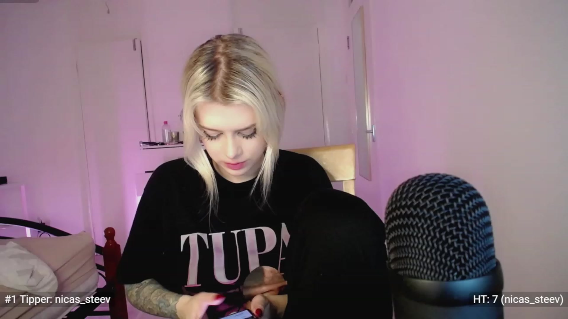 Gallery image thumbnail from Elsie_Marina's myfreecams stream on, 01/03/2023, 05:39 image 4 of 20