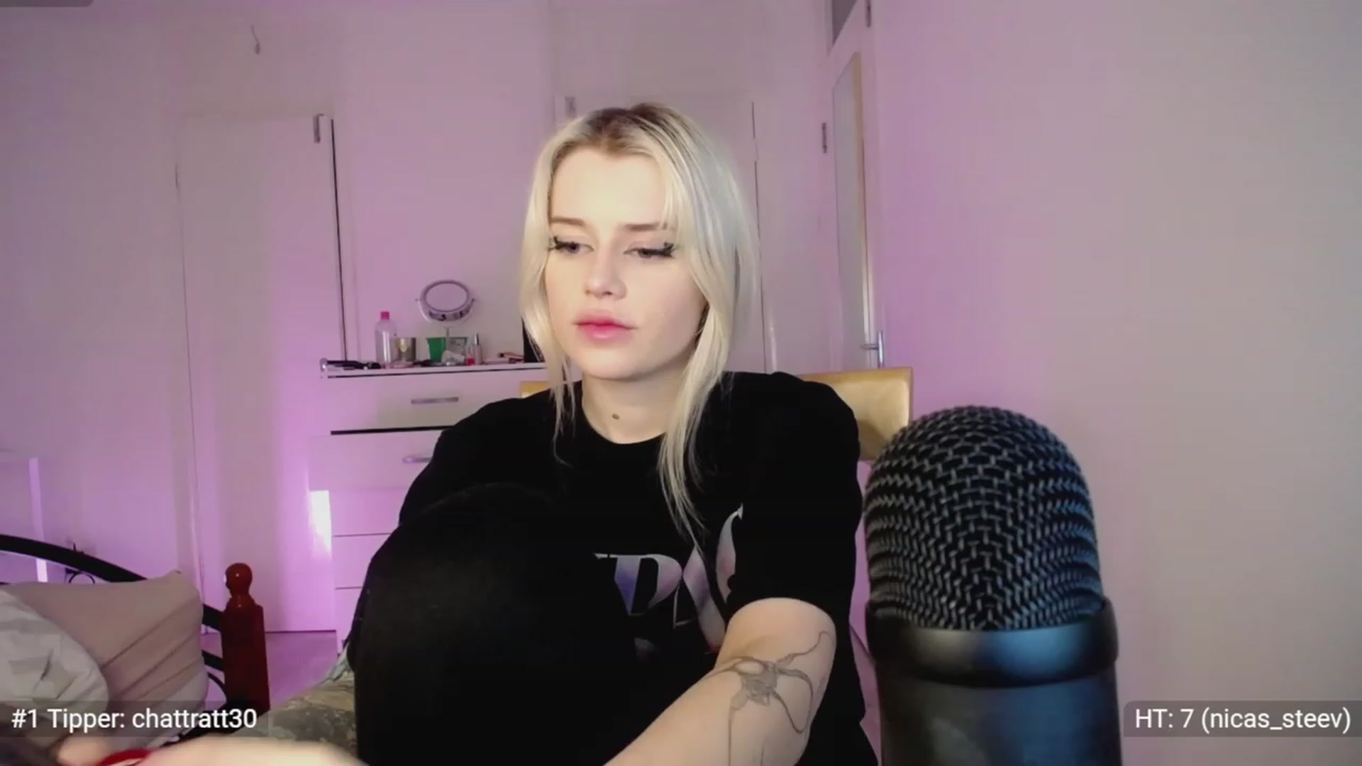Gallery image thumbnail from Elsie_Marina's myfreecams stream on, 01/03/2023, 05:39 image 11 of 20