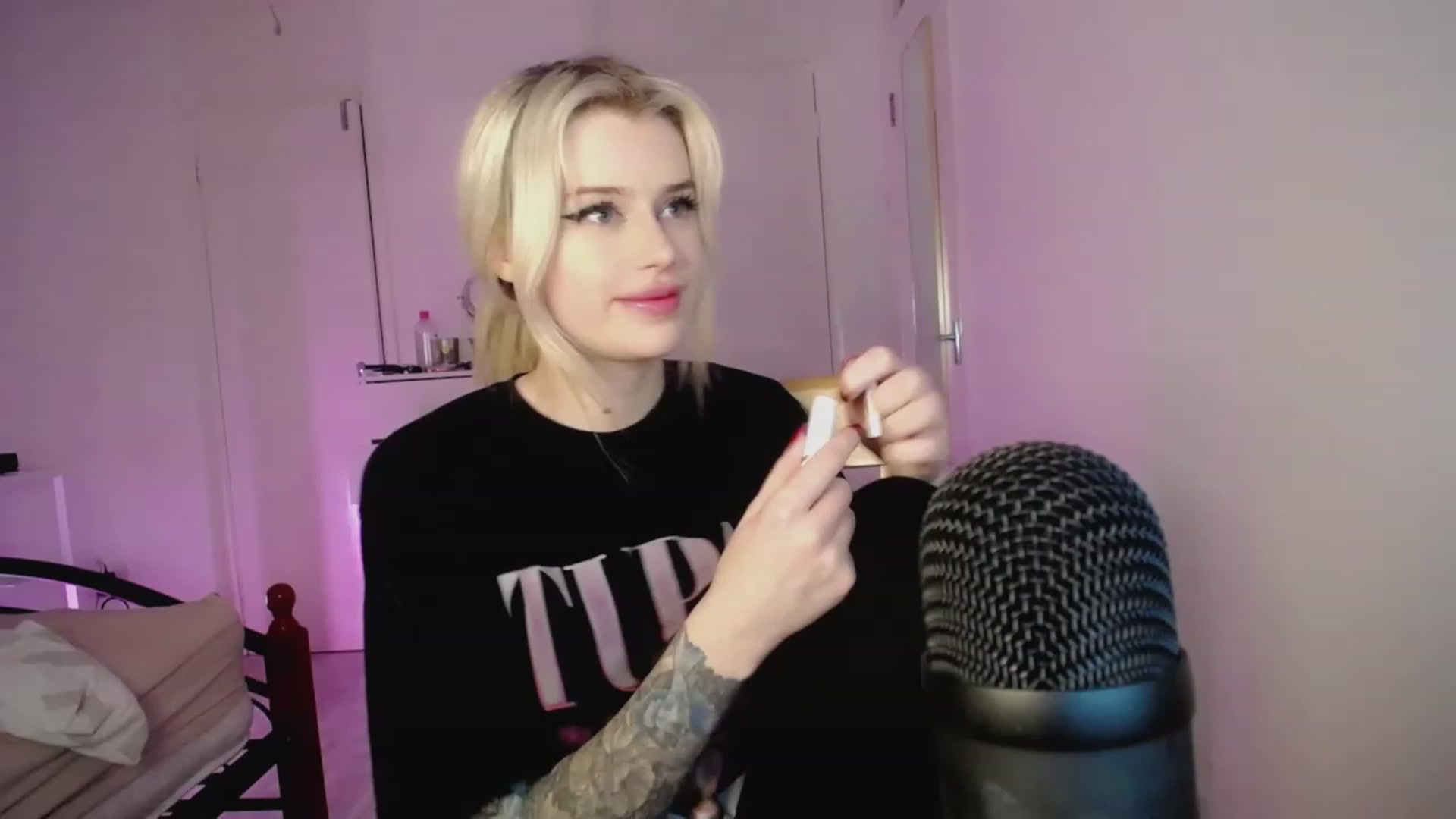 Gallery image thumbnail from Elsie_Marina's myfreecams stream on, 01/03/2023, 05:39 image 1 of 20