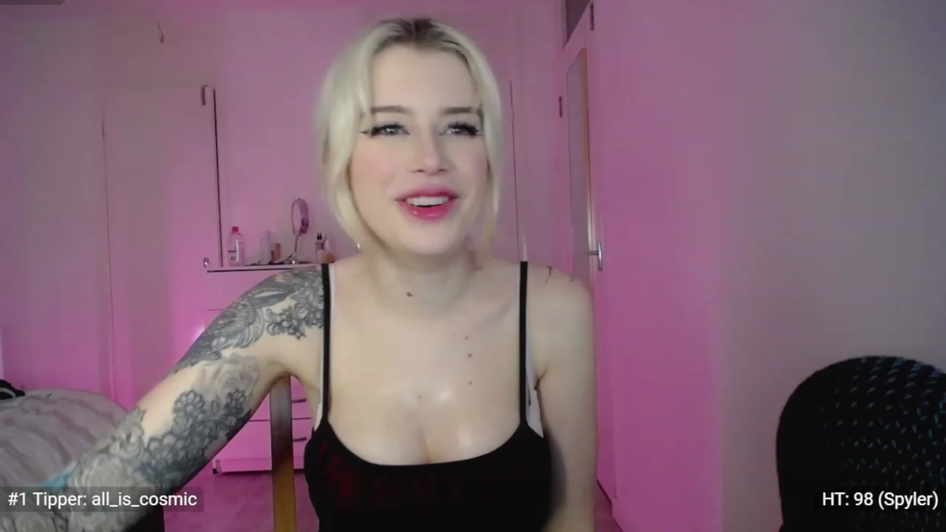 Gallery image thumbnail from Elsie_Marina's myfreecams stream on, 01/04/2023, 03:40 image 17 of 20