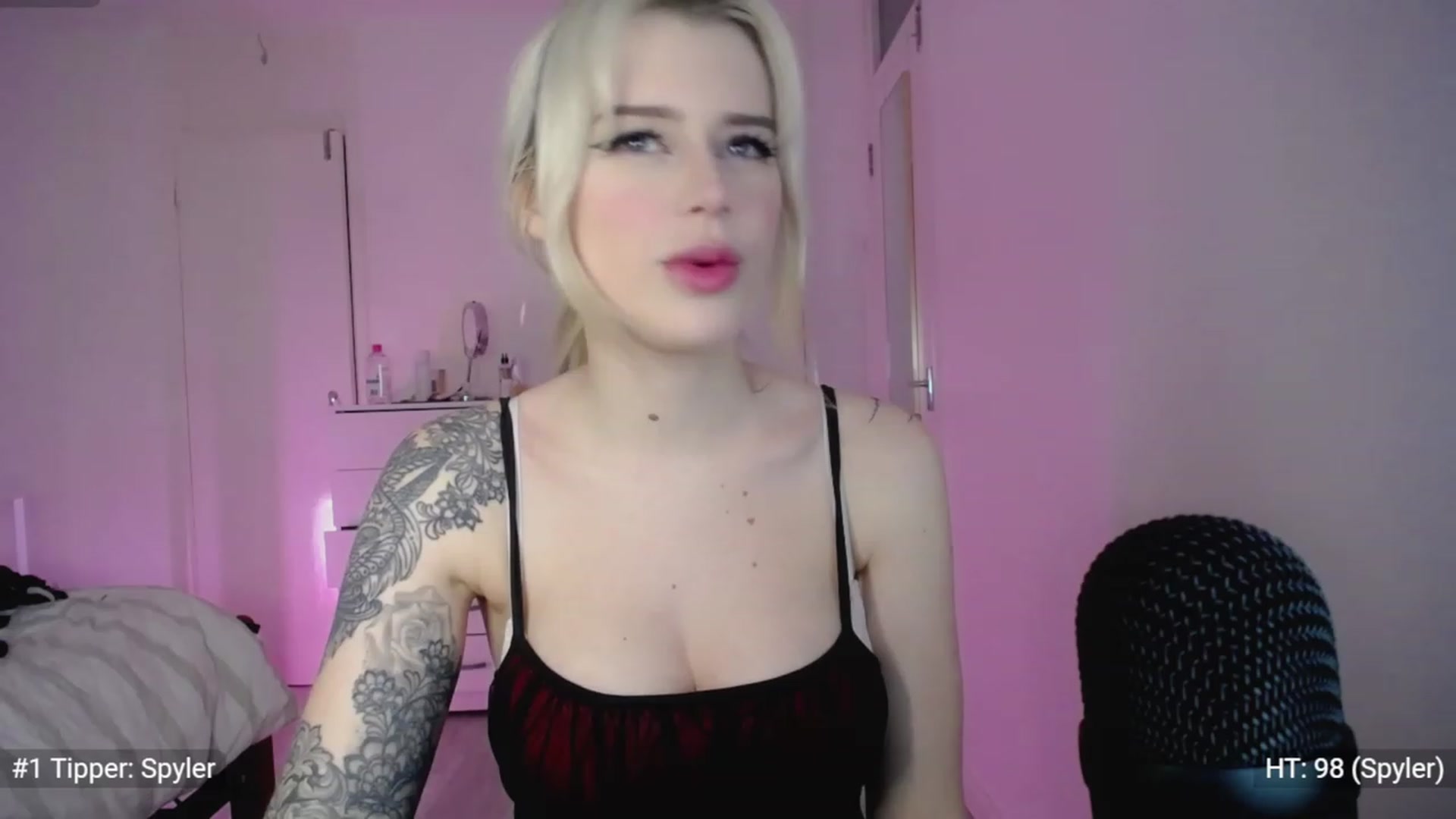 Gallery image thumbnail from Elsie_Marina's myfreecams stream on, 01/04/2023, 03:40 image 5 of 20