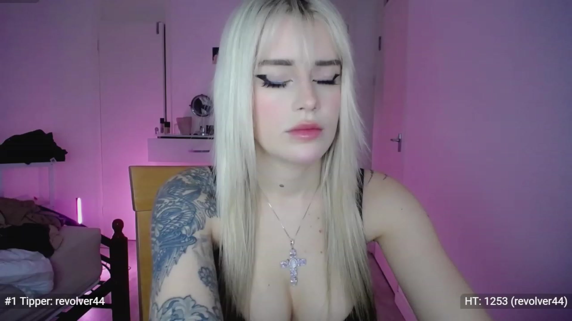 Gallery image thumbnail from Elsie_Marina's myfreecams stream on, 02/13/2023, 03:16 image 8 of 20