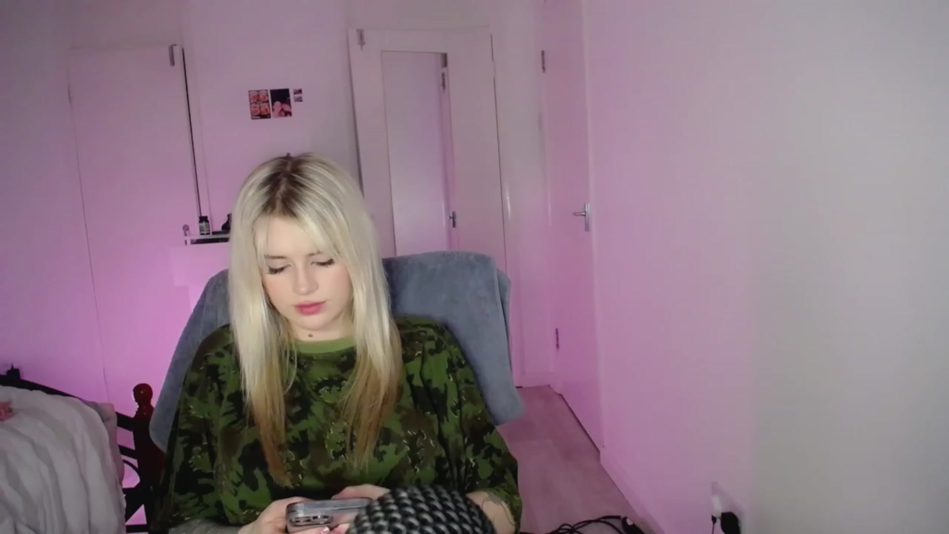 Gallery image thumbnail from Elsie_Marina's myfreecams stream on, 03/06/2023, 03:07 image 5 of 20