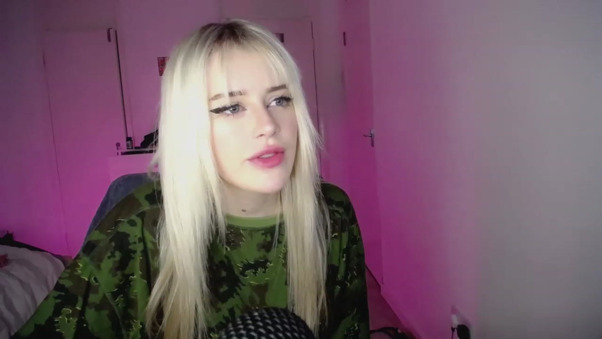 Gallery image thumbnail from Elsie_Marina's myfreecams stream on, 03/06/2023, 03:07 image 1 of 20