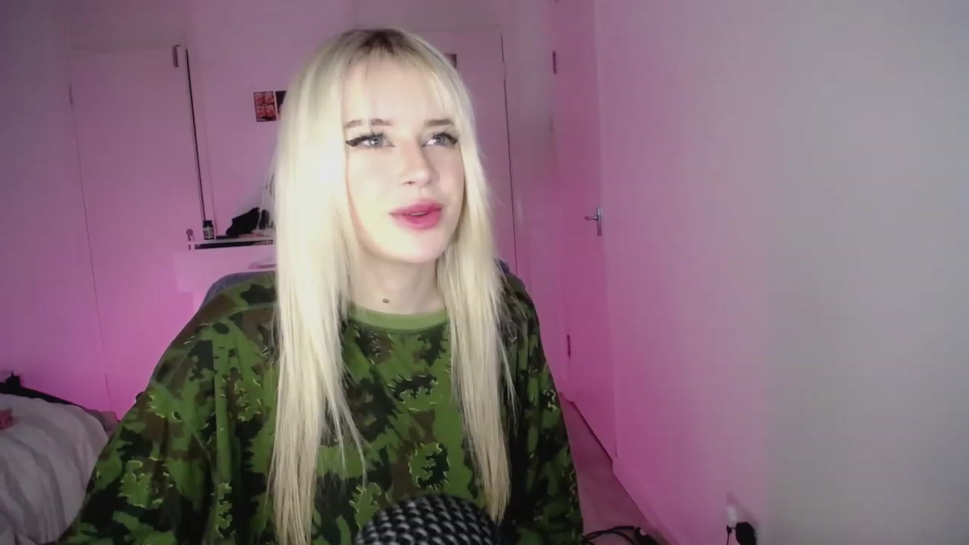 Gallery image thumbnail from Elsie_Marina's myfreecams stream on, 03/06/2023, 03:07 image 2 of 20
