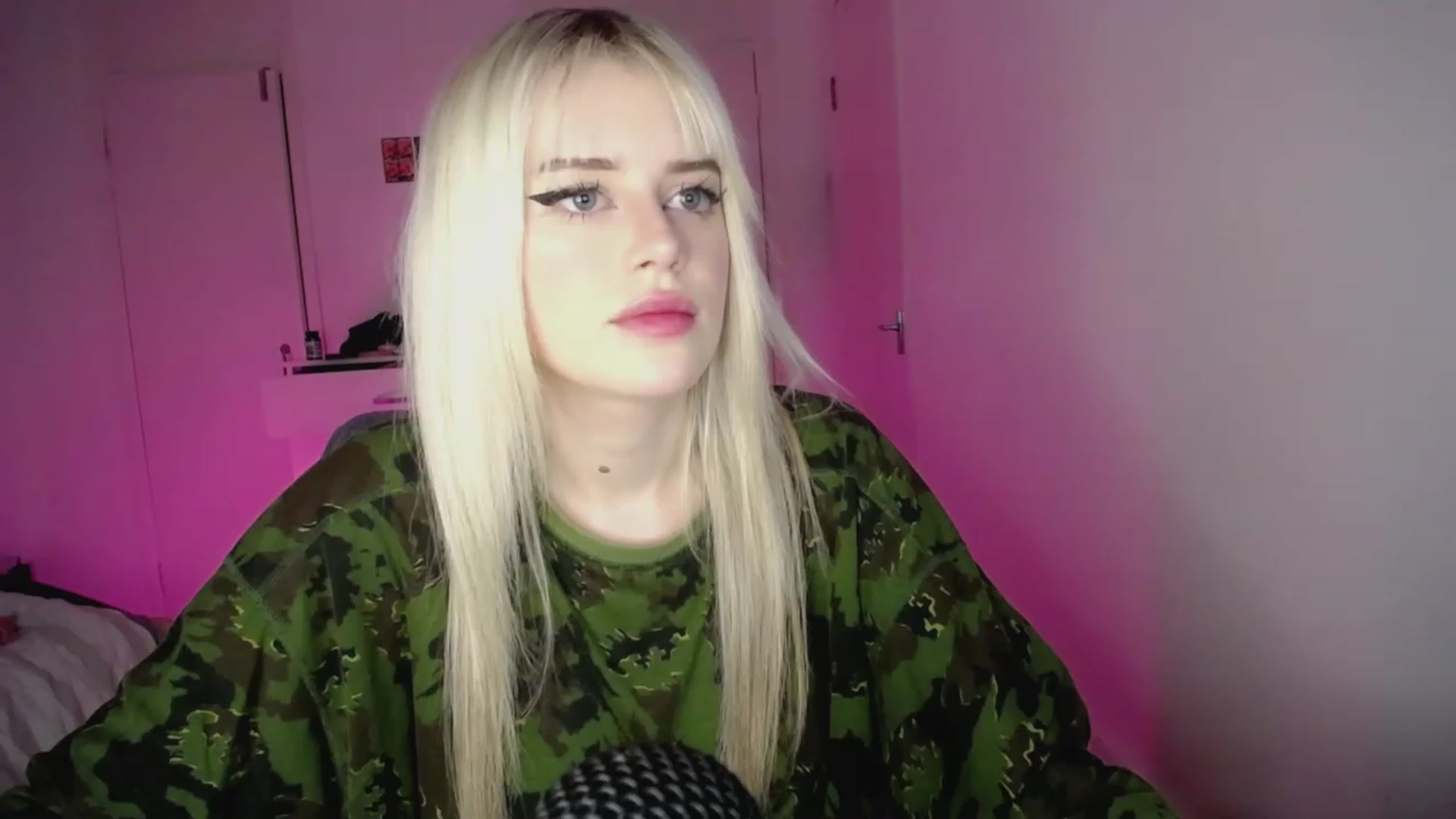 Gallery image thumbnail from Elsie_Marina's myfreecams stream on, 03/06/2023, 03:07 image 6 of 20