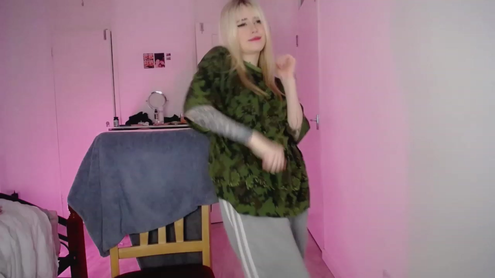 Gallery image thumbnail from Elsie_Marina's myfreecams stream on, 03/06/2023, 03:07 image 8 of 20