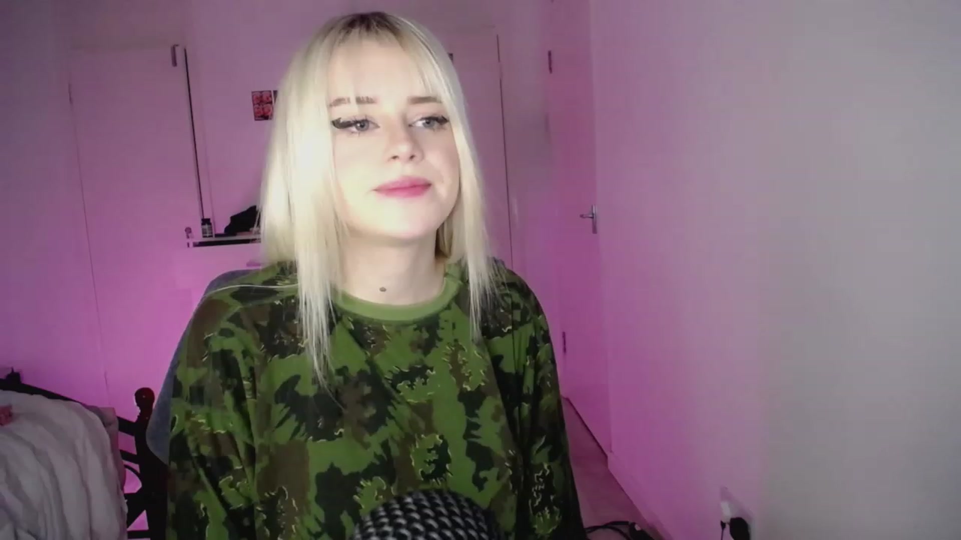 Gallery image thumbnail from Elsie_Marina's myfreecams stream on, 03/06/2023, 03:07 image 3 of 20