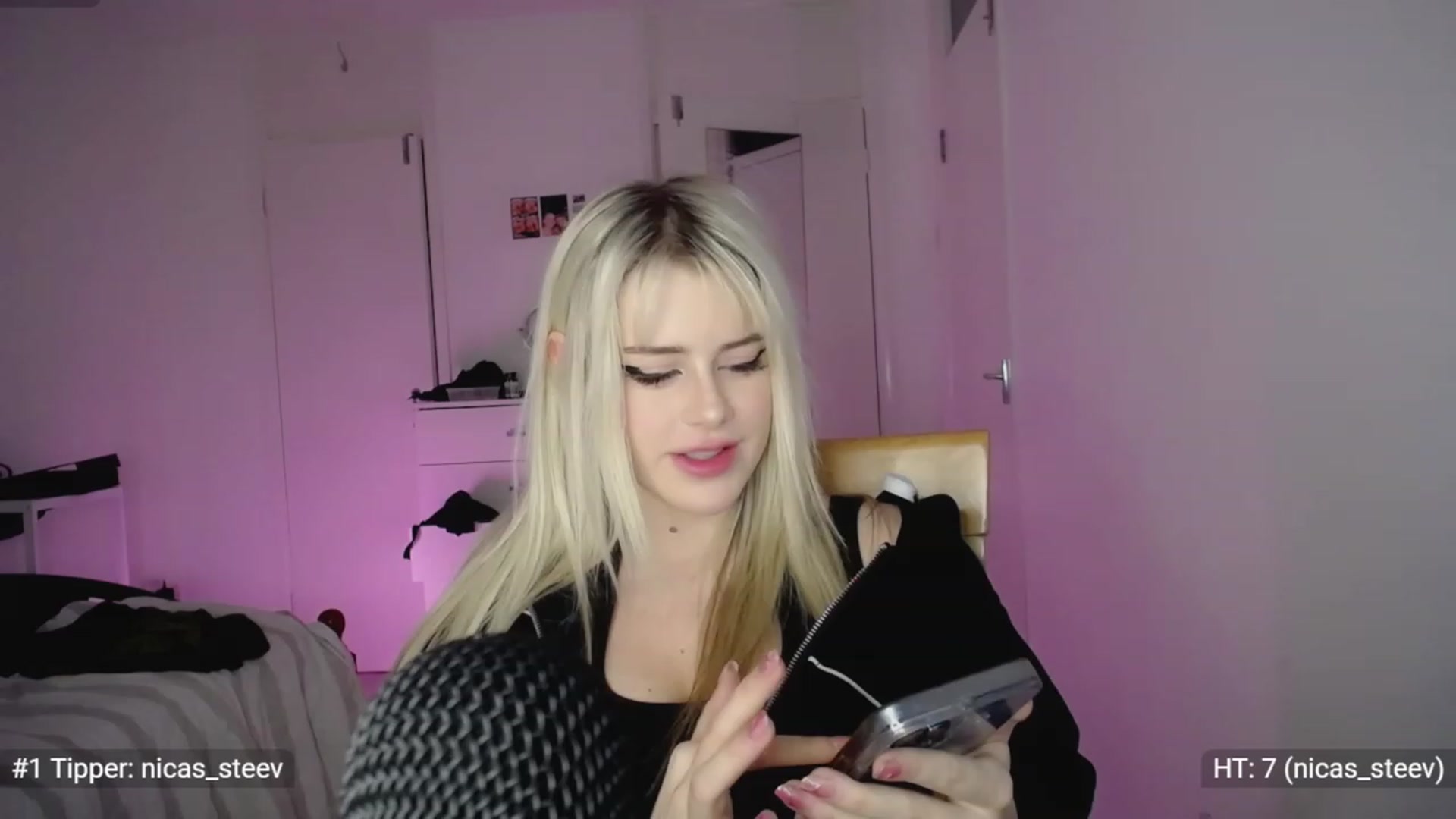 Gallery image thumbnail from Elsie_Marina's myfreecams stream on, 03/07/2023, 04:24 image 4 of 20