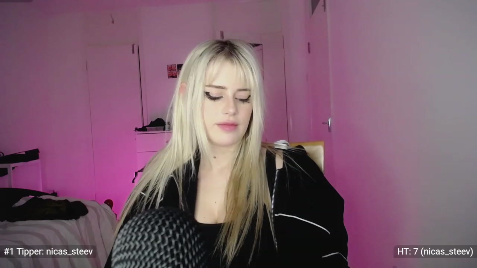 Gallery image thumbnail from Elsie_Marina's myfreecams stream on, 03/07/2023, 04:24 image 2 of 20