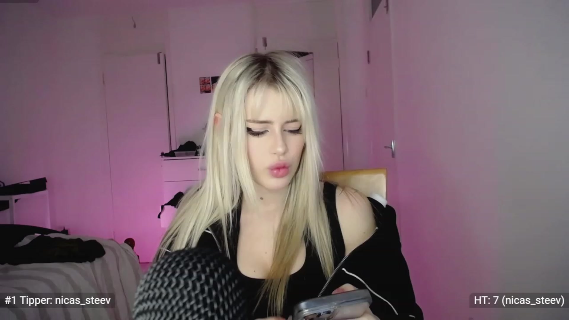 Gallery image thumbnail from Elsie_Marina's myfreecams stream on, 03/07/2023, 04:24 image 3 of 20