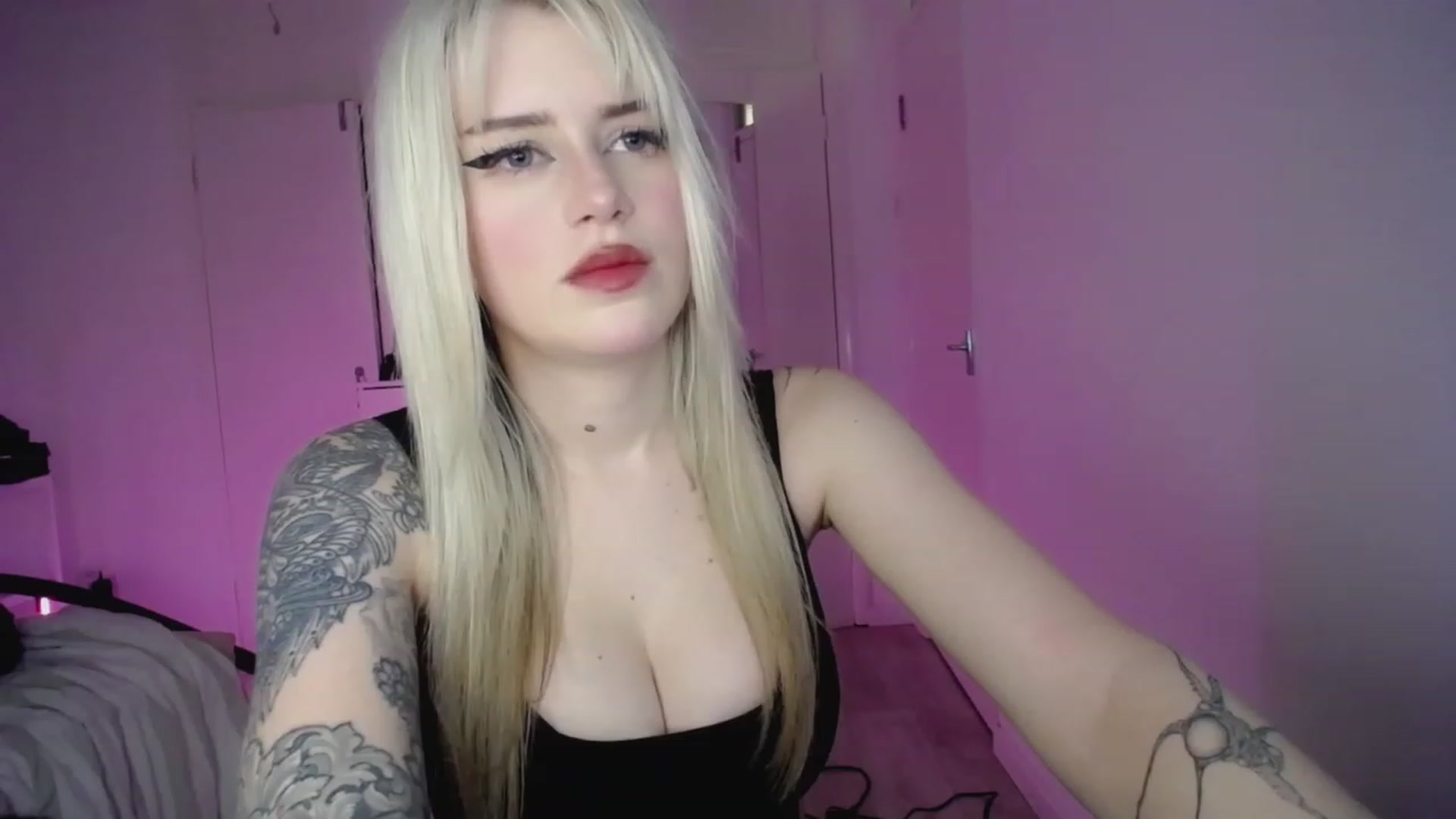 Gallery image thumbnail from Elsie_Marina's myfreecams stream on, 03/10/2023, 24:51 image 5 of 20