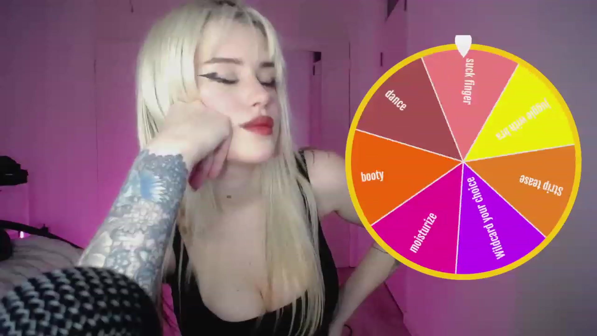 Gallery image thumbnail from Elsie_Marina's myfreecams stream on, 03/10/2023, 24:51 image 17 of 20