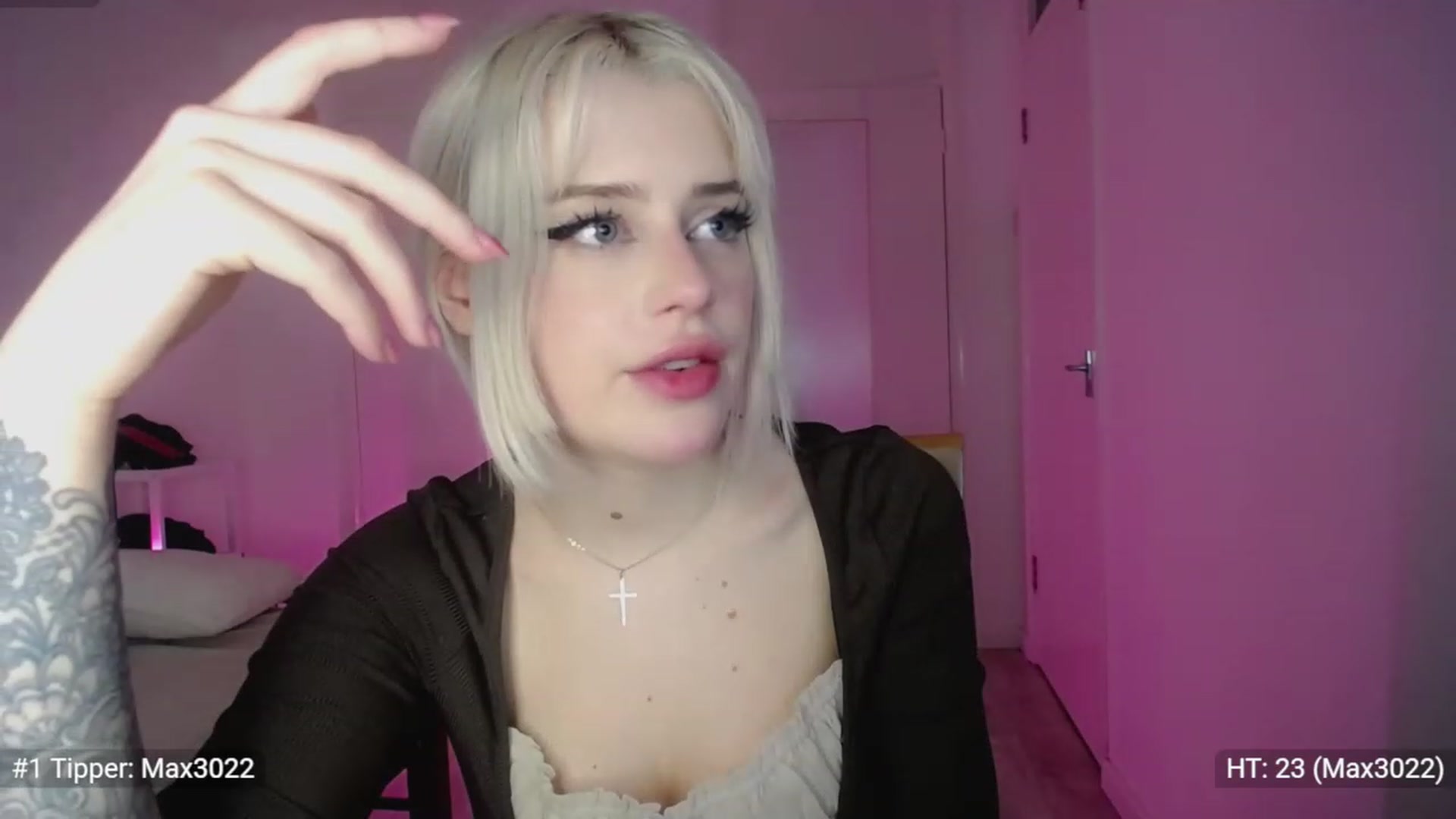 Gallery image thumbnail from Elsie_Marina's myfreecams stream on, 03/27/2023, 01:45 image 8 of 20